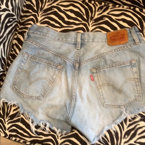 Levi’s shorts - Picture 3 of 4